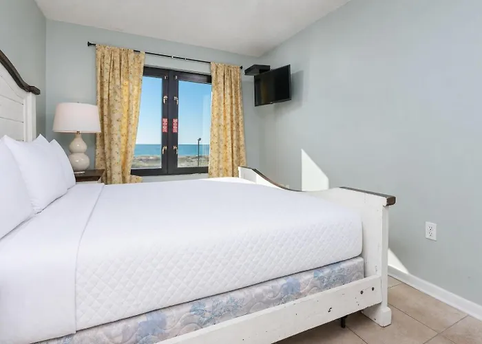Apartment Island Winds East 108 *